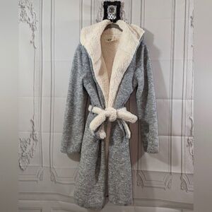 UGGCozy Gray and Cream Women's Robe like New 🌈🌻🔥